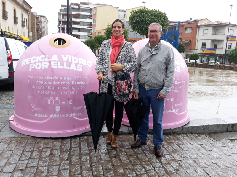 Ecovidrio y el Ayuntamiento de Plasencia presentan la campaña 'Recicla Vidrio por ellas' con motivo del Día Mundial del Cáncer de Mama