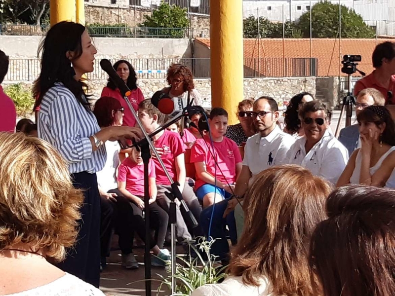Esther Gutiérrez asiste a la celebración de los 50 años del CEIP Alfonso VIII, de Plasencia