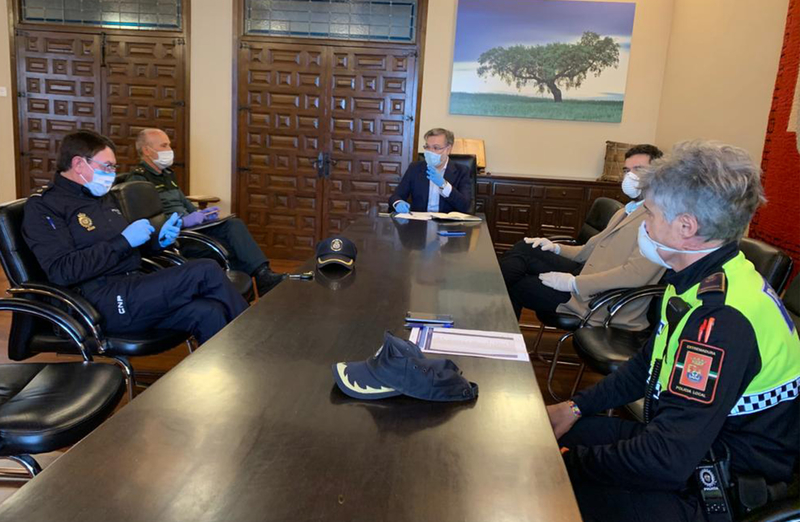 El Alcalde se reúne con las Fuerzas y Cuerpos de Seguridad para la evaluación de las labores de control y información durante el estado de alarma
