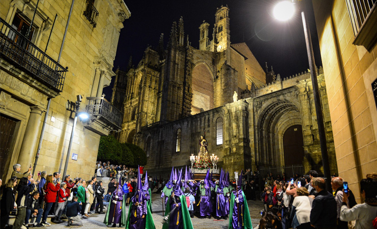 Plasencia presume en FITUR de su Semana Santa