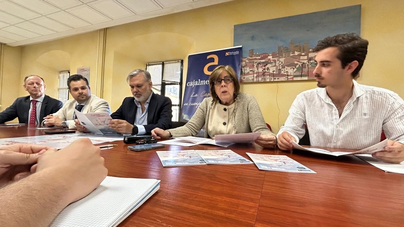 La UNED de Plasencia presenta la 37ª edición de sus cursos de verano y anuncia el nuevo grado en ingeniería en inteligencia artificial