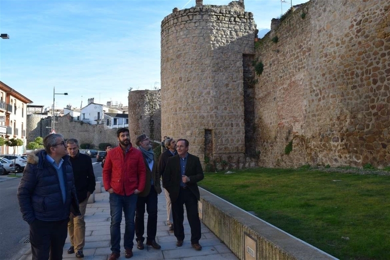 La Junta de Extremadura estudiará las actuaciones prioritarias en la muralla de Plasencia