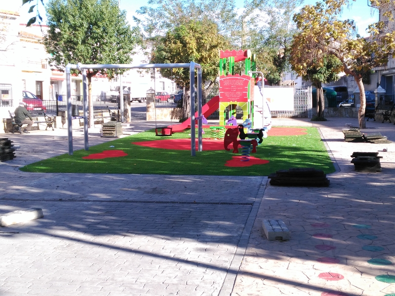 Nuevo parque infantil en Ahigal