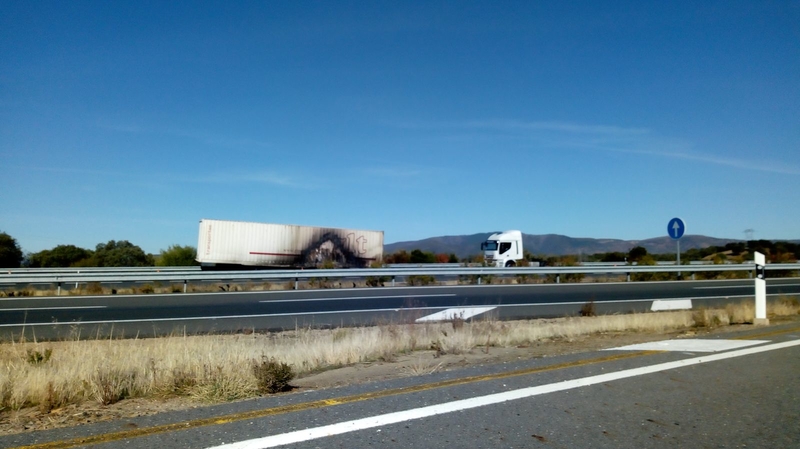 Se incendia un camión en la A-66 a la altura de La Granja