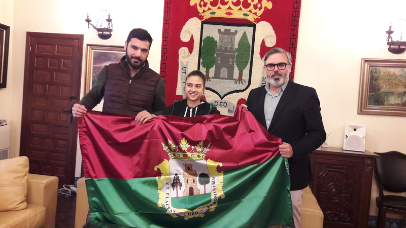 El alcalde de Plasencia recibe a Antía Freitas por sus logros deportivos en escalada 