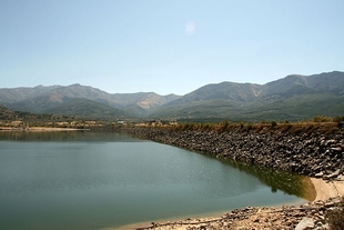 Ya se puede navegar en el pantano de Baños de Montemayor