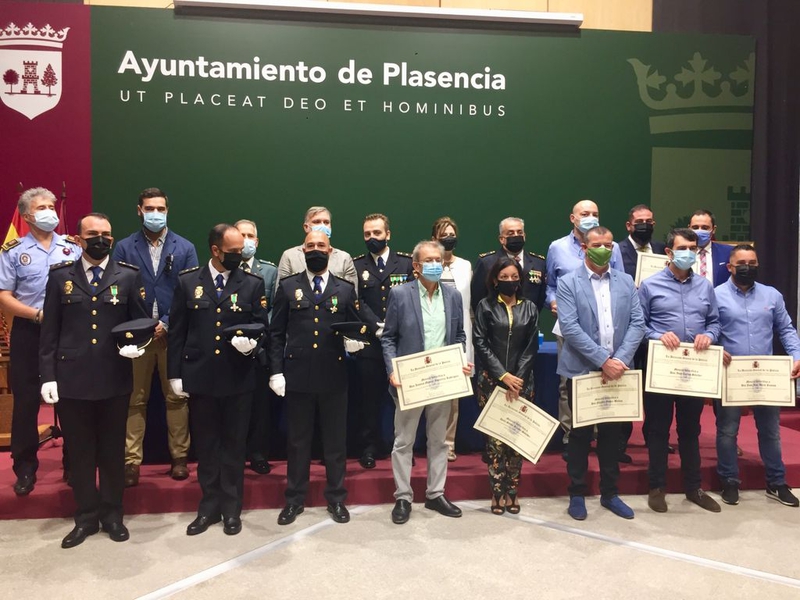 El Alcalde Pizarro pone en valor el trabajo de los cuerpos y fuerzas de seguridad del Estado en el acto de los Ángeles Custodios
