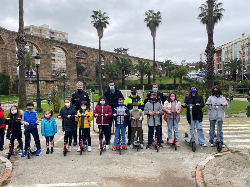 Los alumnos de educación primaria de Plasencia podrán recibir formación sobre el uso de patinetes de movilidad personal