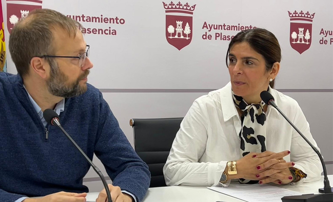 El Alcalde de Plasencia visita la Escuela Taller 'José Alonso Vicente' y destaca su alta inserción laboral