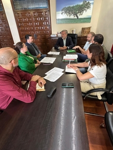 La Junta de Portavoces aprueba por unanimidad iniciar el expediente para nombrar Hijo Predilecto de Plasencia a Robe Iniesta