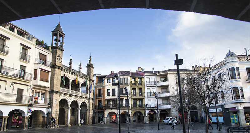 La Plaza Mayor de Plasencia restringirá el acceso durante fines de semana y festivos por alta afluencia de personas