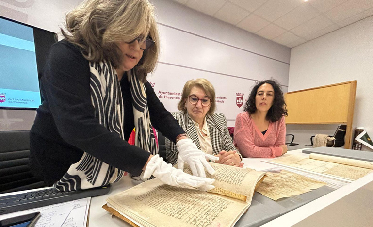 Plasencia recupera nueve documentos históricos de entre los siglos XIII y XVI gracias a un proyecto de restauración cofinanciado con IberArchivos