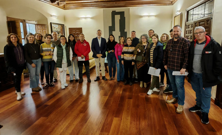 El alcalde de Plasencia entrega las llaves del antiguo colegio San Miguel a las asociaciones que estrenarán su nueva sede