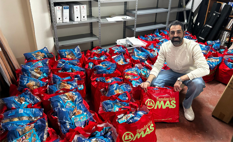 La Fundación Más entrega al Ayuntamiento de 60 cestas para familias vulnerables