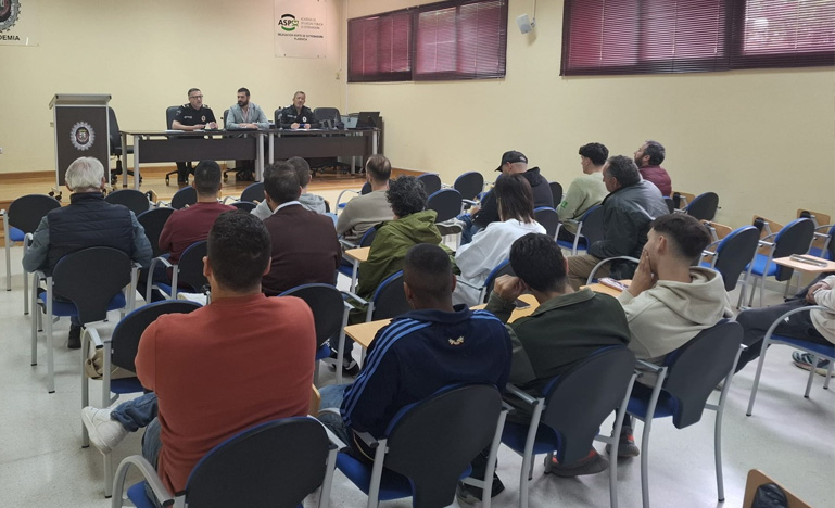 Interior informa a hosteleros sobre las normas especiales para garantizar la seguridad y convivencia durante la Feria 2026