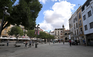 Plasencia contará con una regulación específica para terrazas y música en exteriores durante el Martes Mayor 2026